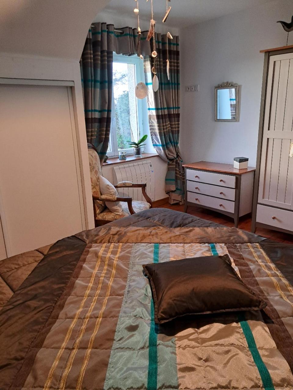 Aux Volets Bleus Bed & Breakfast Sibiril Luaran gambar